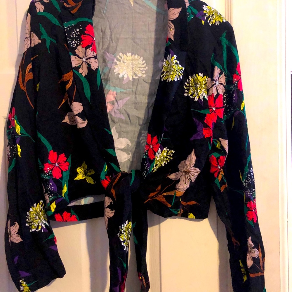 Long sleeve black tie front jacket